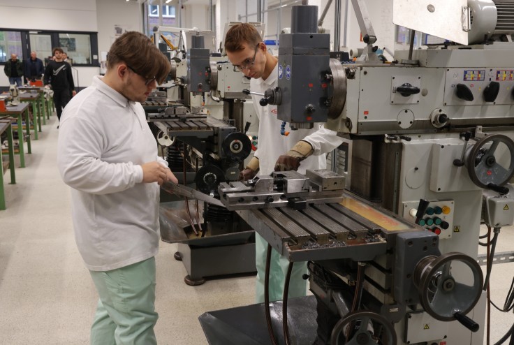Finance Minister Lindner Visits ABB Manufacturing Training Center